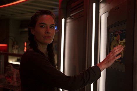 Lena Headey nahá ve filmu Vodní země